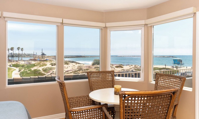Pierpont Bay Casa | Contemporary Beach Getaway with Expansive Views