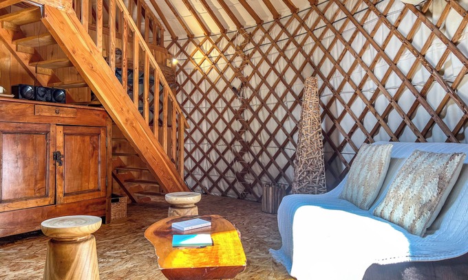Chataigneraie Cantalienne Chalet De Esquí | Familia contemporánea cantal yurt 6 pers