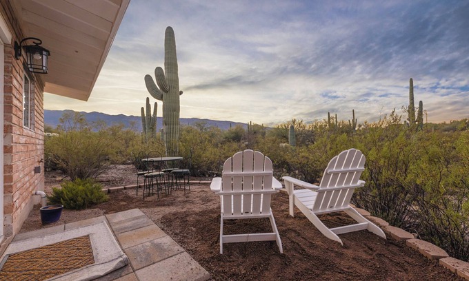 Tanque Verde Cabaña | Contemporary Casita in Northeast Tucson next to Saguaro National Park East.