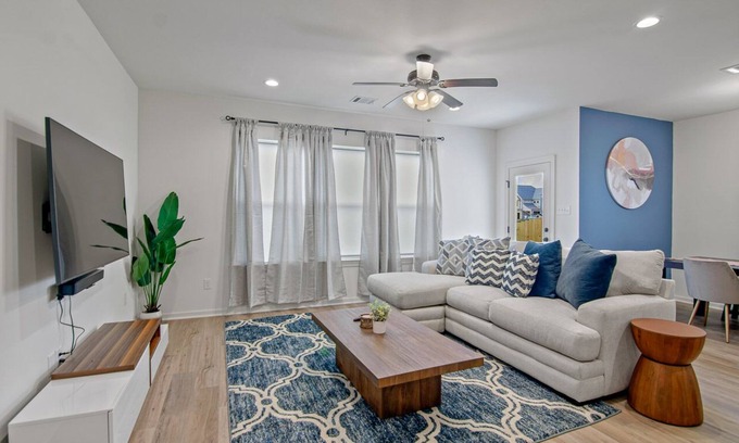 Highlands - Perkins Condominio | Contemporary, centrally located townhome near LSU!