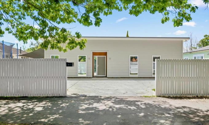 Masterton Casa | Contemporary Comfort - Masterton Holiday Home