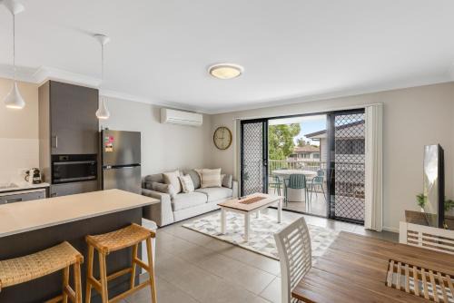 Newtown Apartamento | Contemporary & Convenient - City Fringe Townhouse!