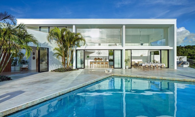 Weston Villa | Villa de diseño de 4 dormitorios con impresionantes vistas.