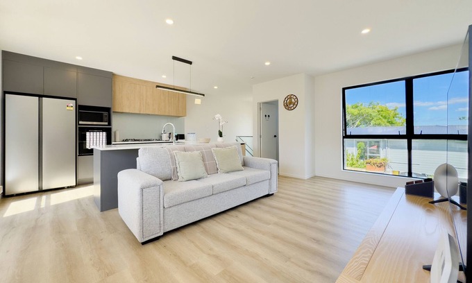 Forrest Hill Casa | Contemporary Design Four-Bedroom Home