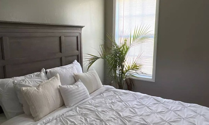Fayetteville Cama Y Desayuno | Contemporary Fay Get-a-Way