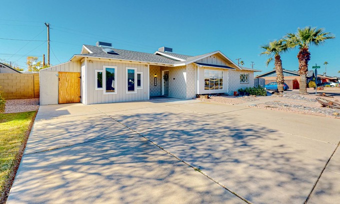 Scottsdale Estates Ten Casa | Contemporary guesthouse with pool, central AC, grill & patio