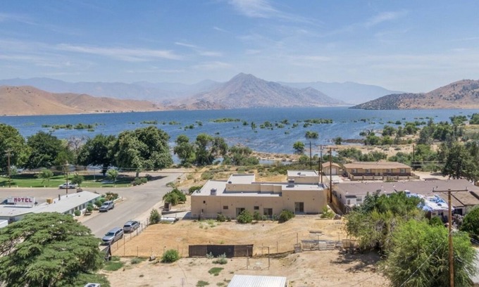 Wofford Heights Casa | Contemporary home oasis , View to lake Isabella and sequoia mountain.