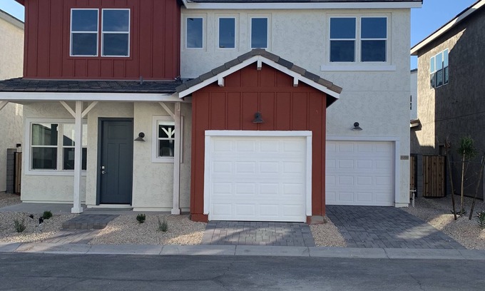 Goodyear Casa | Contemporary home close to