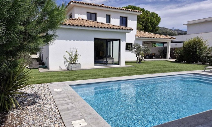 Gemenos Casa | Contemporary house for summer vacations in Gémenos 150m² with swimming pool