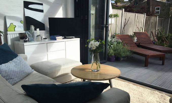 Highams Park Casa | Contemporary house London 4 minutes walk to station