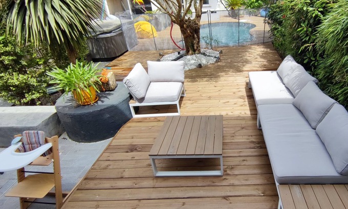 Bruges Casa | Contemporary house with swimming pool located 15 minutes from the city center of Bordeaux