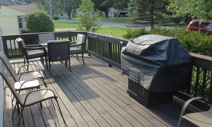 Twin Lakes Casa | Contemporary Lake House. Gateway to Lake Geneva