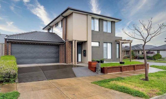 Clyde Casa | Contemporary Living at this Clyde Family Estate