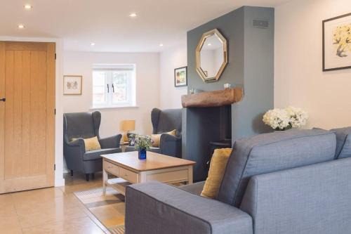 Southam Casa | Contemporary mid-terrace cottage