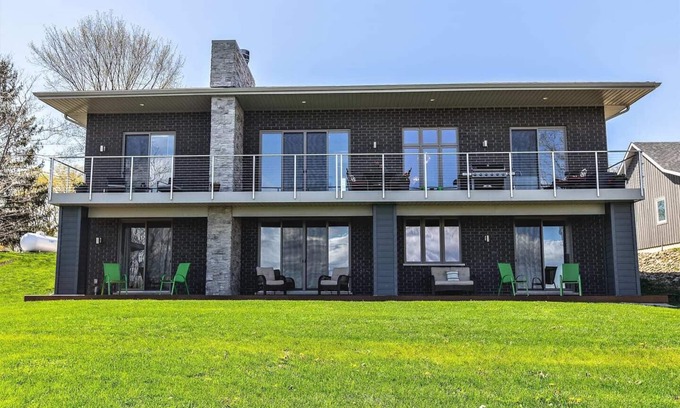 Kemble Casa | Contemporary Million Dollar View Getaway