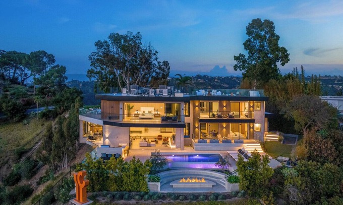 Beverly Hills Casa | Contemporary Modern House with 6 Beds 9 Baths, 10,556 Sq.ft