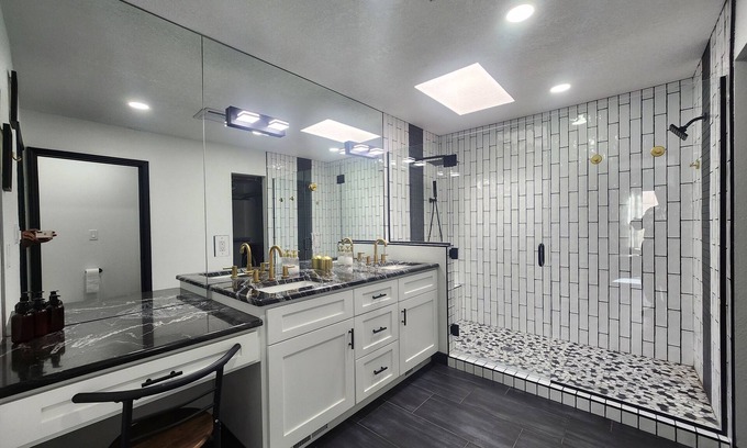Northeast Heights Casa | Contemporary Monochrome Retreat With 4beds & POOL