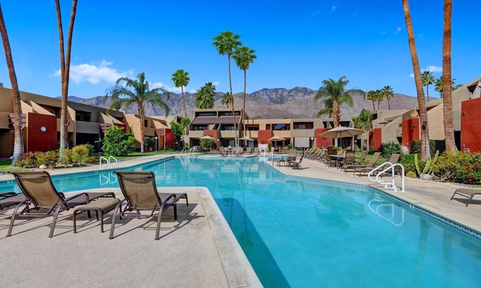 Twin Palms Condominio | Contemporary One BDR, Ground Floor Condo, Open Patio, and Walk to Shops