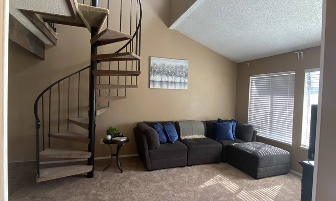 West Park Community Condominio | Contemporary Peaceful Getaway with Ample Parking