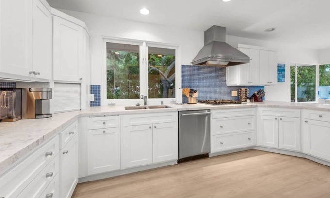Hollywood Hills West Casa | Contemporary Private Oasis