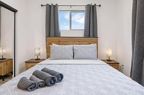 Wilshire Casa | Contemporary Retreat Hollywood & Dtla