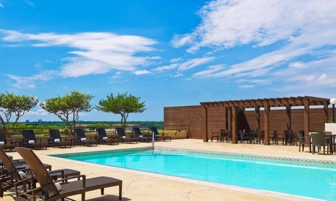 Park Central Hotel | Contemporary Rooms w/ Onsite Pool & Prime Location - 4 Comfortable Units