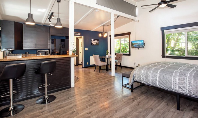 East Beach Casa | Contemporary Studio w/ King Bed