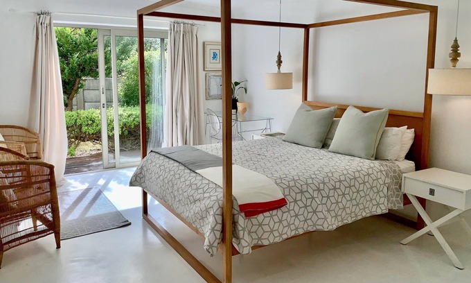 Kommetjie Cabaña | Contemporary studio stones throw to the beach