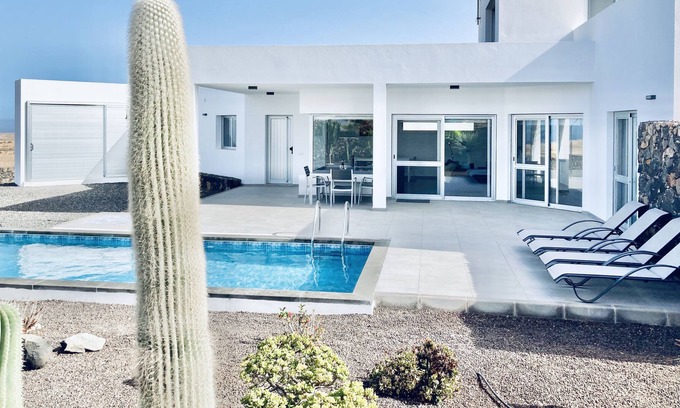 Tindaya Casa | Contemporary style villa with heated pool