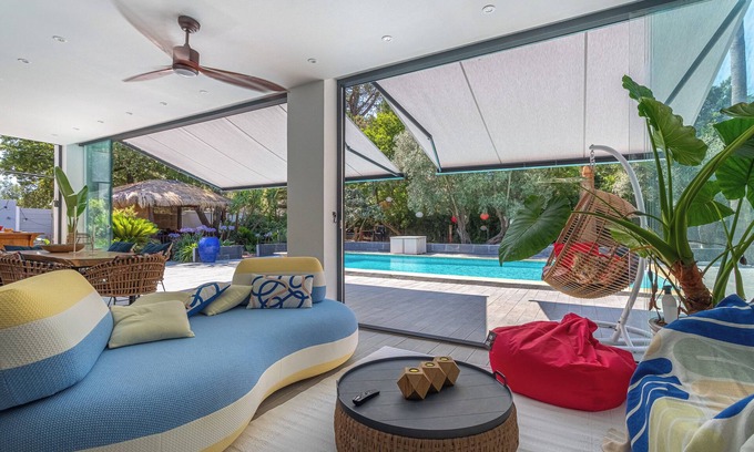 Sollies Pont Villa | CONTEMPORÁNEO terraza piscina Arquitecto rodeado de tranquilidad, de oliva
