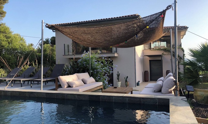 Giens Villa | Contemporary villa with sea view