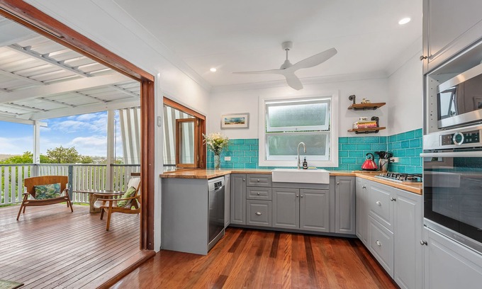 Paddington Casa | Contemporáneo Vintage ~ 3Bed / 3Bath / 2Car / Pool + Views