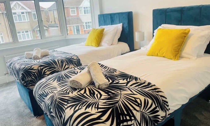 Dunstable Casa | Kingsbury 3 Bedroom Contractor House Short Lets Free Parking