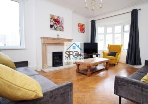 Heath Casa | Contractors-Business-Private Parking-Free WiFi-Near M4
