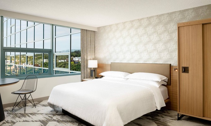 Cerritos Casa | Convenience and Service in Cerritos
