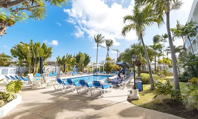 St. Lawrence Gap Apartamento | Convenience & Comfort! 4 Convenient Units | Outdoor Pool and Free Parking