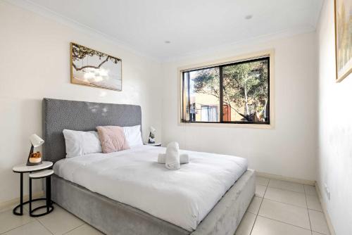 Liverpool Casa | Convenient 2BR Nest in Liverpool - Stay with Ease