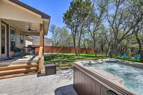 Canyon Lake Casa | Convenient Cute Cottage Hot Tub Fire Pit Sleeps 6