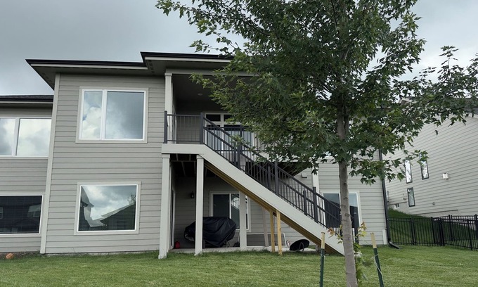 Waukee Casa | Convenient functional quiet 5 bedroom 3 bath home in Clive.