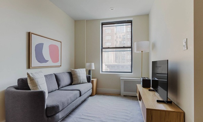 Bloomingdale Apartamento | Convenient Greenpoint 2BR w/ W/D & A/C, nr Ferry, by Blueground