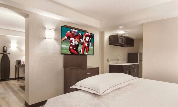 Erie Casa | Convenient Location! 2 Sleek Units, Pet-Friendly, Free Parking