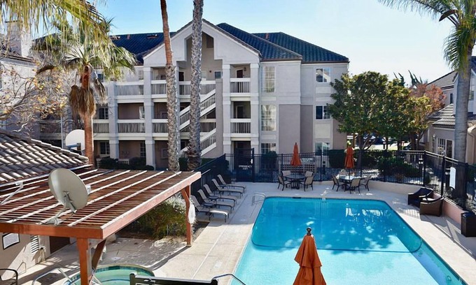 San Bruno Complejo | Convenient Location! Pets Allowed, Onsite Pool, Parking, Free Breakfast