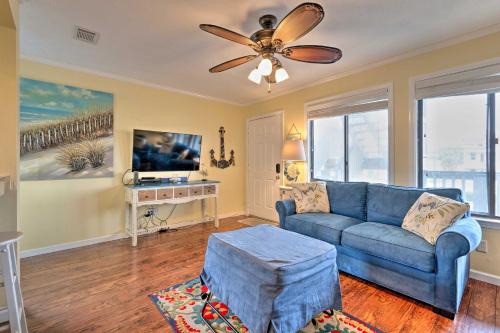Holiday Beach Apartamento | Convenient PCB Condo with Pool Access Walk to Beach
