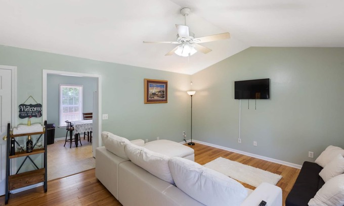 Winston - Salem Casa | ✨Cozy SMART Home Mins. Desde el centro y Hanes Mall✨