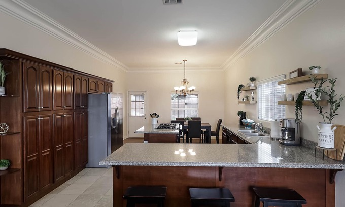 Pumpkin Center Casa | Conveniently Located by 99 Freeway and Freshly Furnished Home!