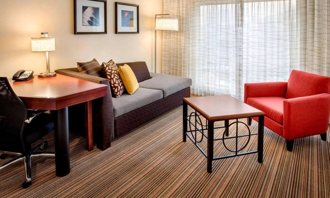 Westborough Casa | Conveniently Located To Excellent Transportation! Free Parking, Pets Allowed