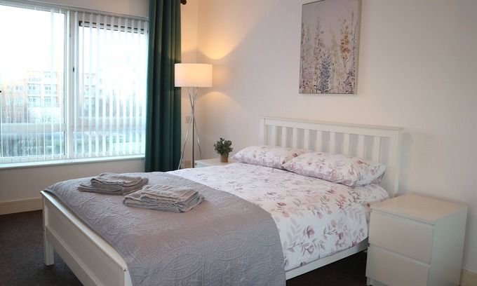 Sutton Cross Apartamento | Conveniently located, 2 bedroom modern apartment