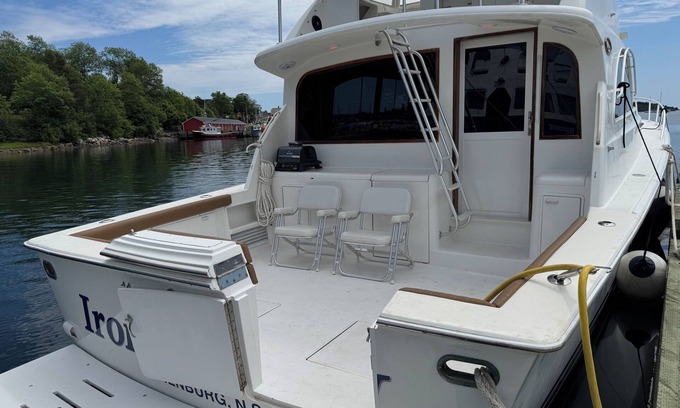 Lunenburg Waterfront Alquiler De Eote | Conveniently located Yacht close to the UNESCO town of Lunenburg, Nova Scotia