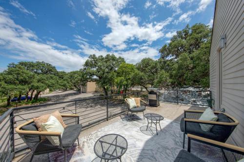 Galindo Casa | Conveniently located Upstairs Deck BBQ