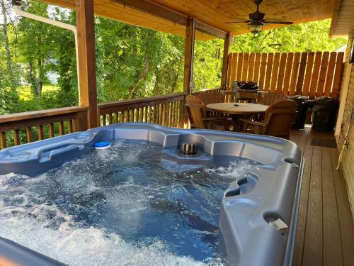 Pigeon Forge Casa | Conveniently located in Pigeon Forge, spacious & clean 3 bedroom!